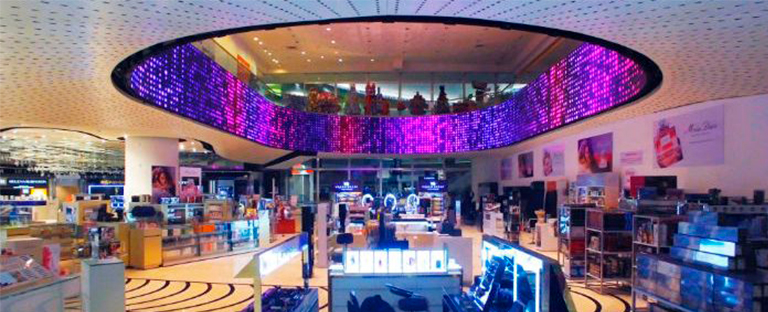 La-pantalla-LED-de-360-​​grados-de-Liverpool-impacta-los-patrones-de-compra