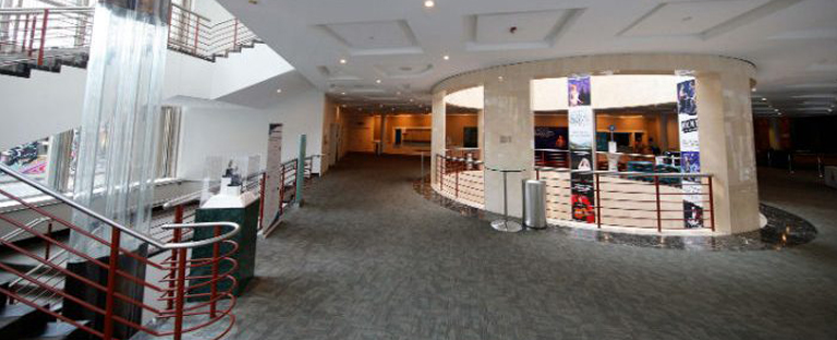 Blumenthal Performing Arts Center refresca el vestíbulo del teatro para una experiencia mejorada a un precio asequible