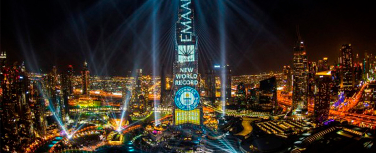 El-espectáculo-organizado-en-el-Burj-Khalifa-para-despedir-el-año-vuelve-a-ser-récord-Guinness